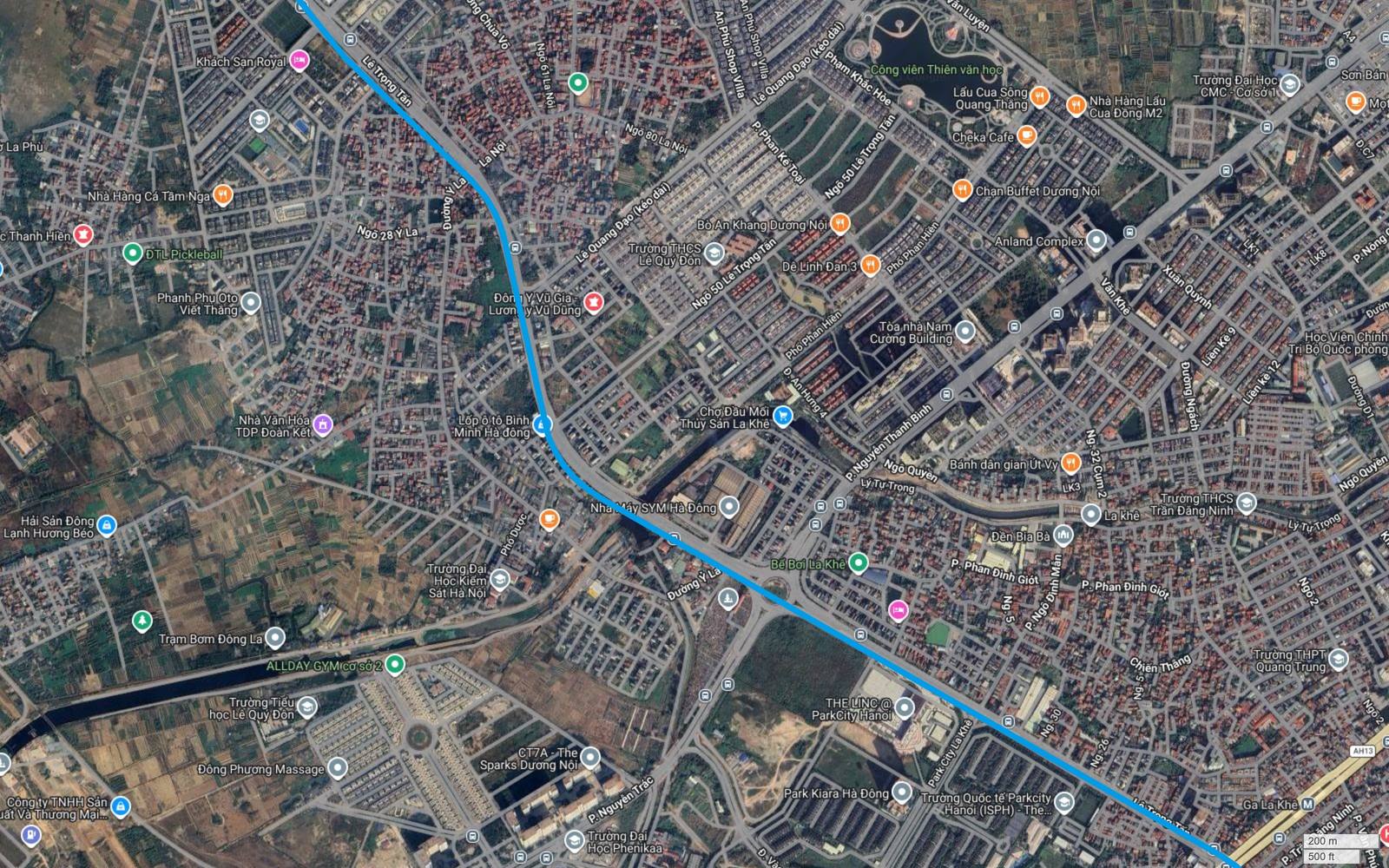 Địa bàn La Khê thuộc Hà Đông, tuyến metro số 15 Hà Nội cắt chéo khu phố nén, đi cạnh Nhà máy SYM Hà Đông và ParkCity Hanoi