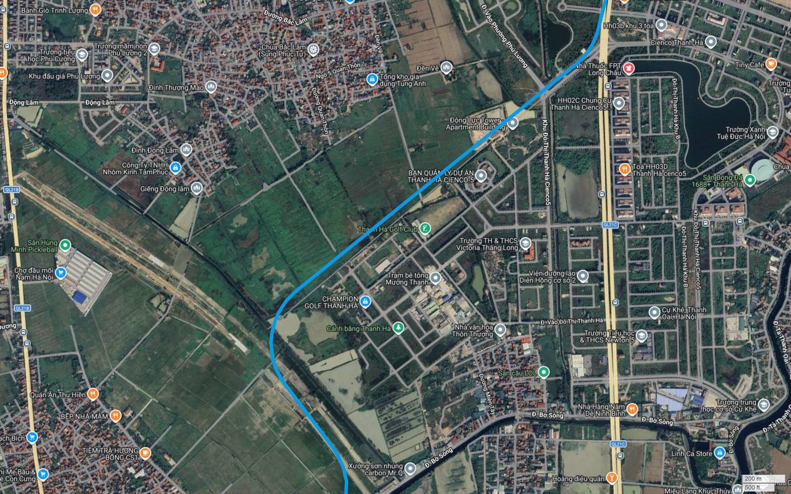 Địa bàn Cự Khê thuộc Thanh Oai, tuyến metro số 15 Hà Nội uốn theo mép Thanh Hà Golf Club và chạy song song một dải công trường tuyến tính chưa có tên trên bản đồ